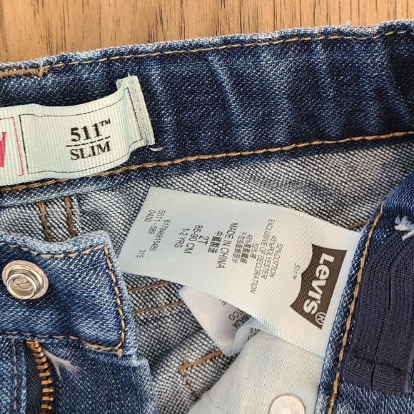 4/$20 2T Levi jeans - Picture 3 of 3